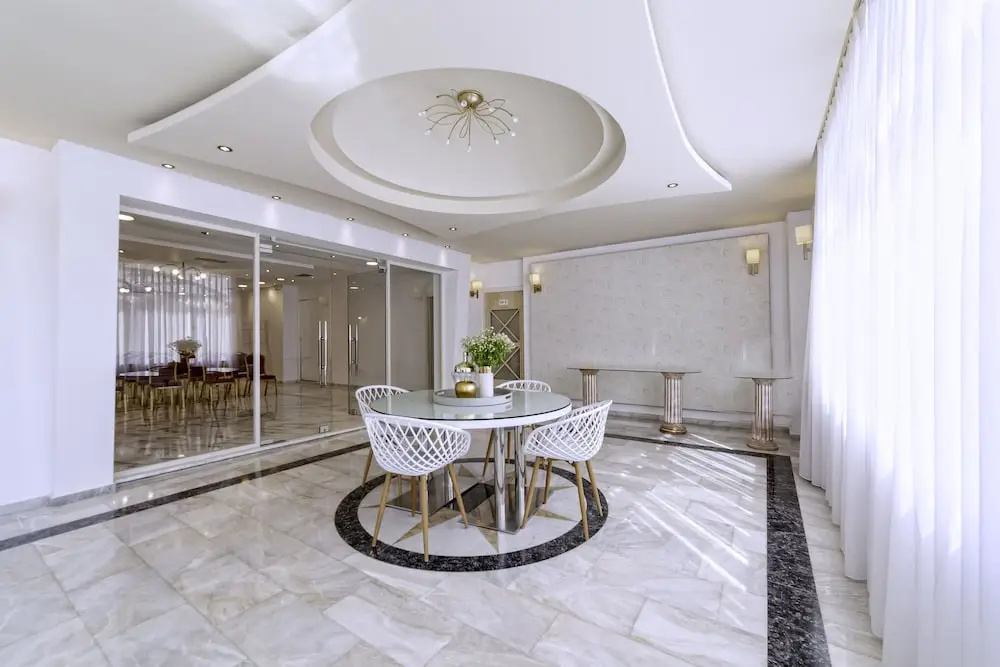 Lobby & Reception