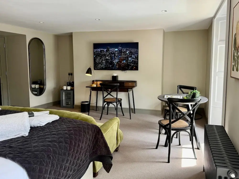 2 Bedrooms Apartment