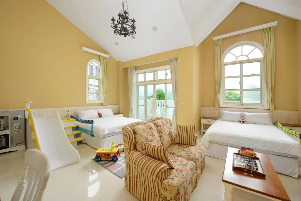 Standard Quadruple Family room