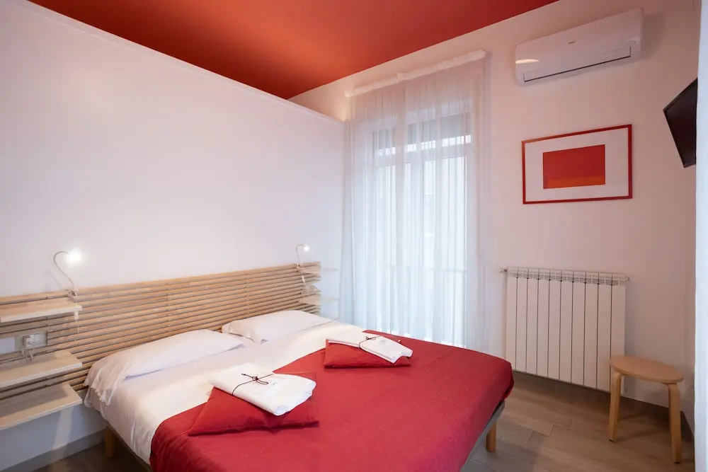 Comfort room with balcony
