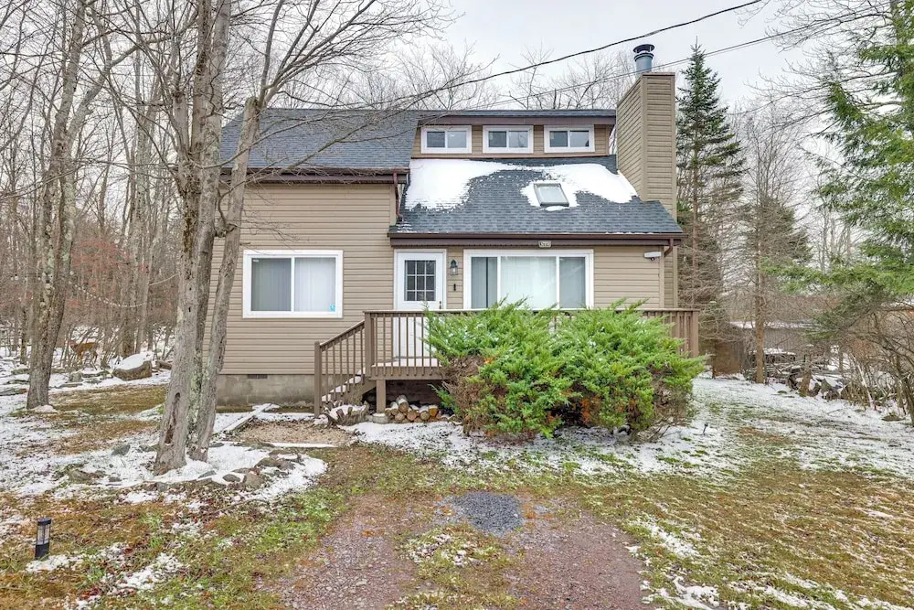 Ski, Swim & Hike! Family Home in Tobyhanna