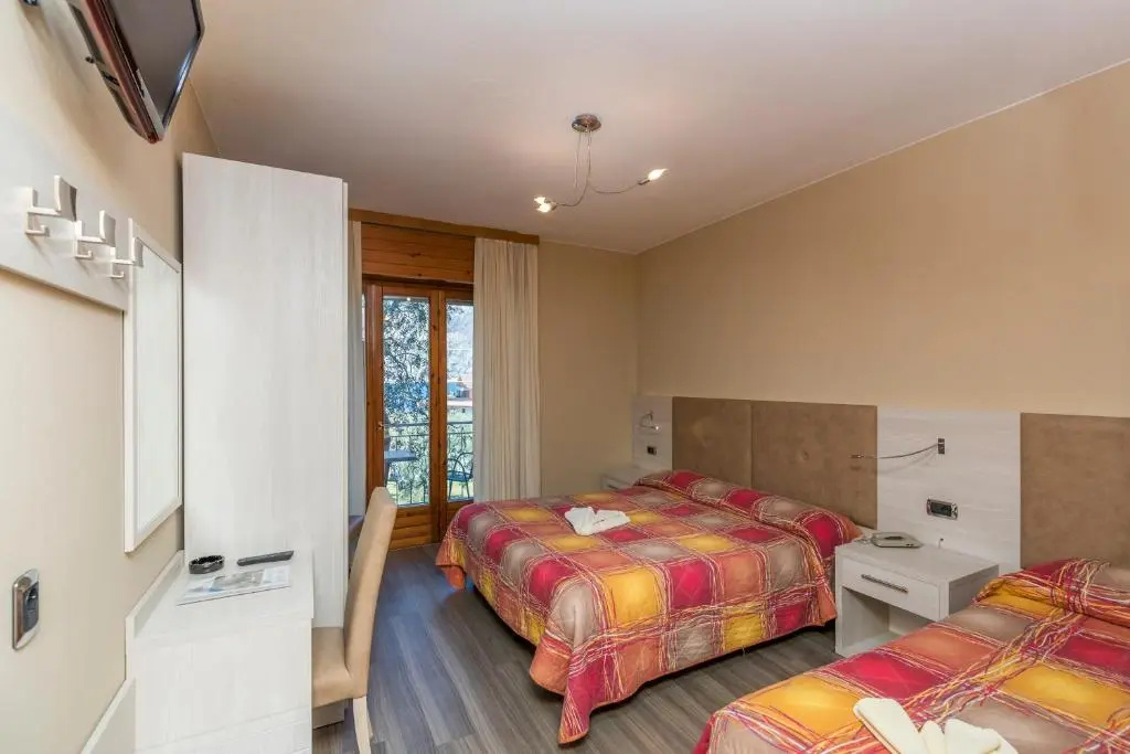 Standard Triple room with balcony
