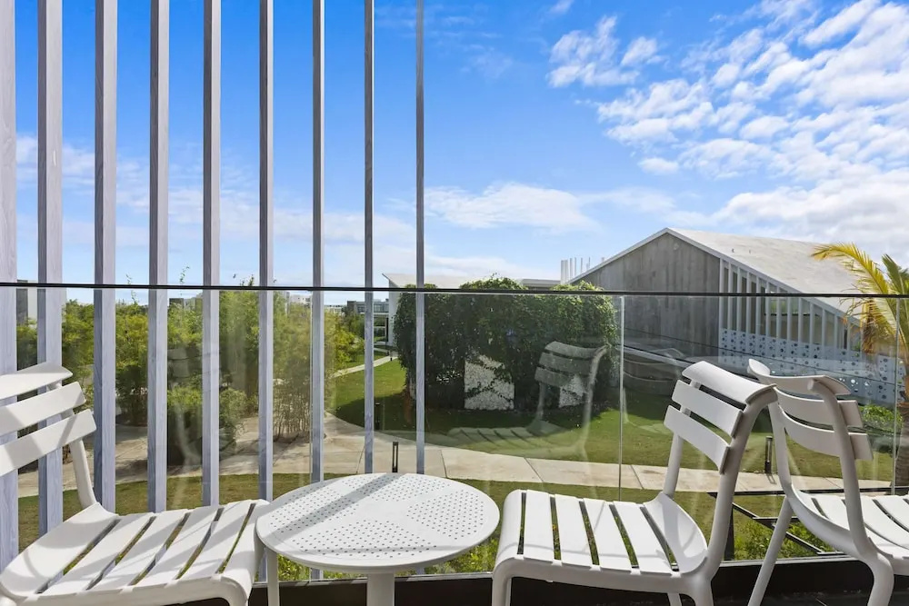 NOK Modern 1BR Apartment With Terrace in Vistacana