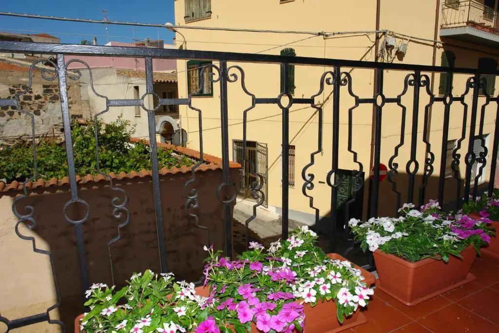 Standard Double room with balcony (full double bed)