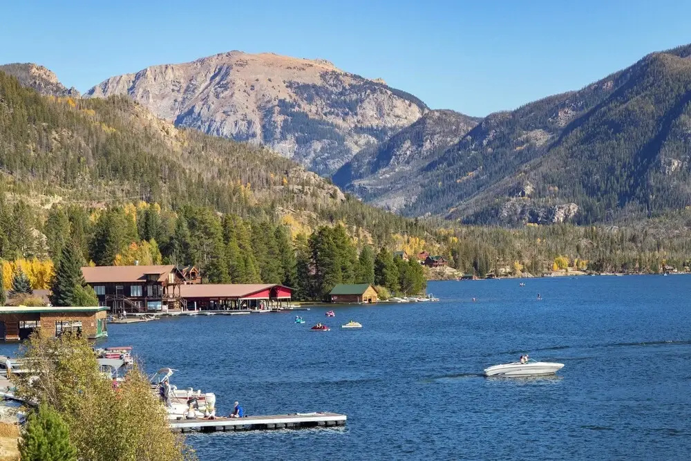2 Blocks To Grand Lake: Updated Western Cabin! - фото 13