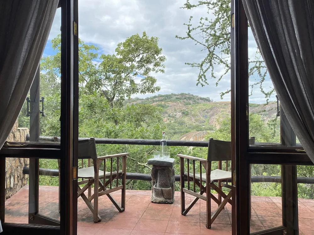 Standard Family room with mountain view