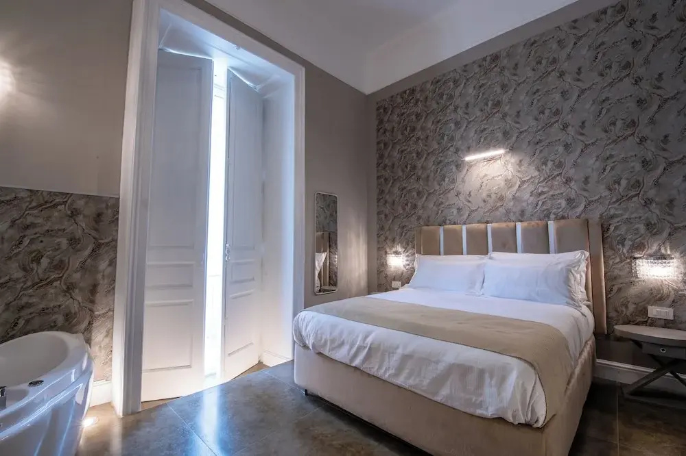 Deluxe Double room (full double bed)