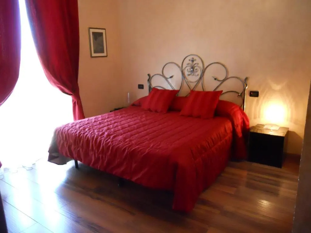 Deluxe Double room (full double bed)