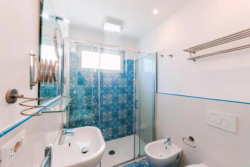 Deluxe Double room with sea view (full double bed)