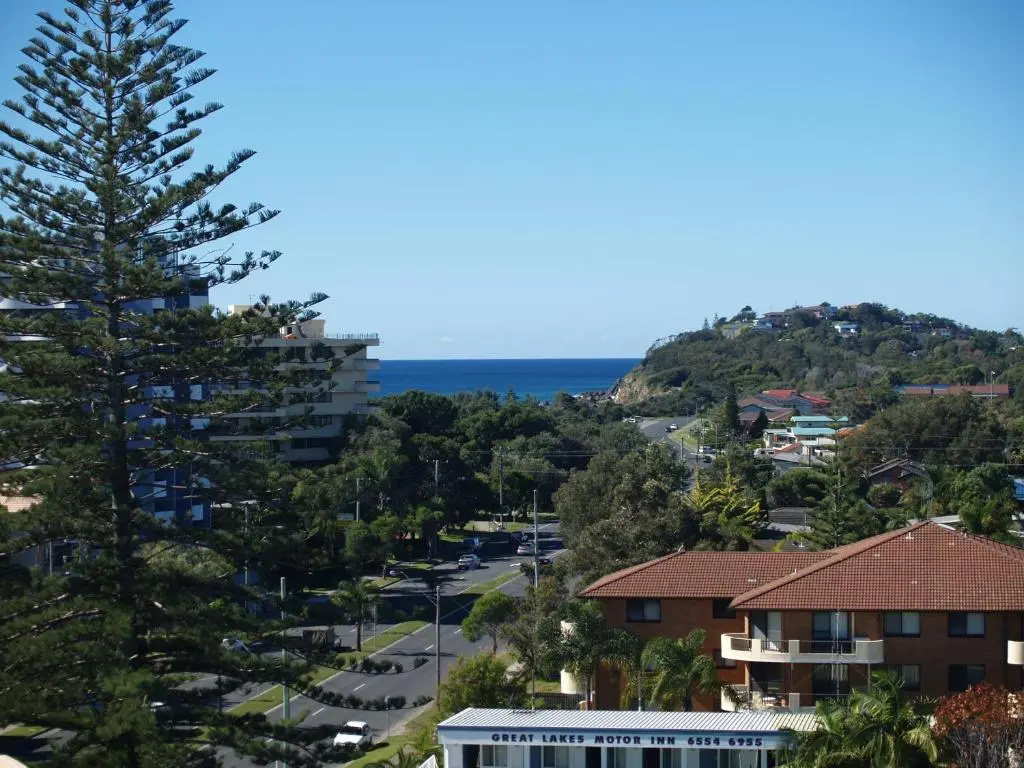 3 Bedrooms Apartment with water view