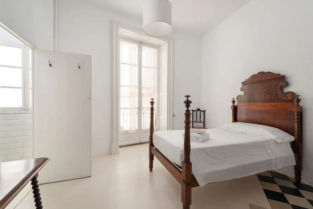 Double room (full double bed)