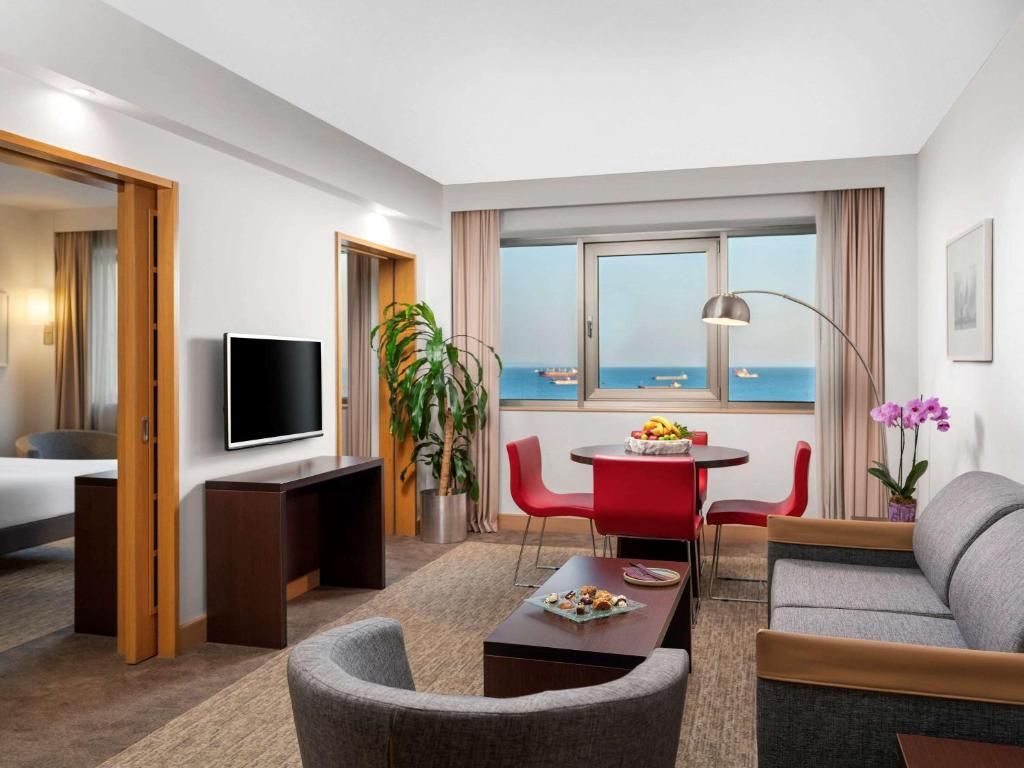 Двухместный люкс двуспальная кровать в Hotel Novotel Istanbul Zeytinburnu
