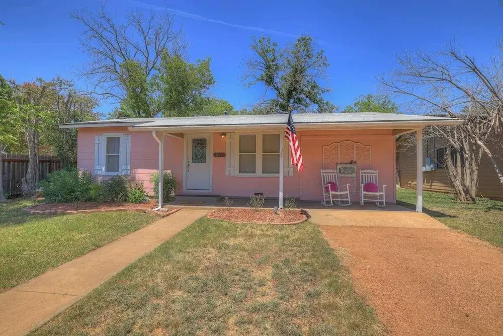 Marilyn House Iconic Charm 3 Mins to Downtown!