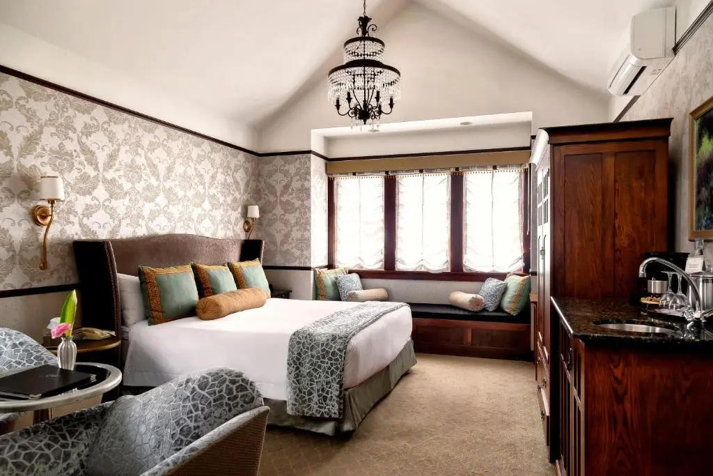 Superior Double room (full double bed)