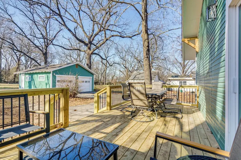 < 1 Mi to Msu! Updated Springfield House w/ Deck