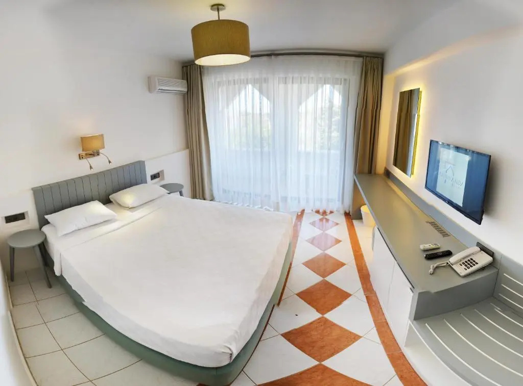 Deluxe Double room with balcony (full double bed)
