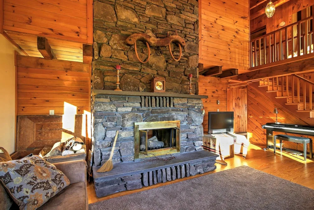 'bearpen Lodge' on 125 Acres - Near Belleayre Mtn!