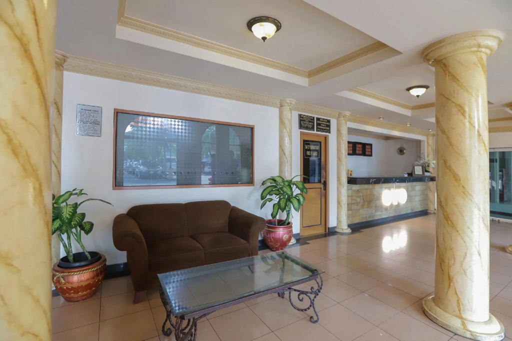 Lobby & Reception