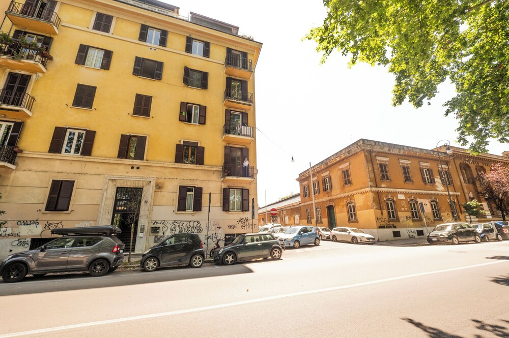 Testaccio Luminous And Large Apartment