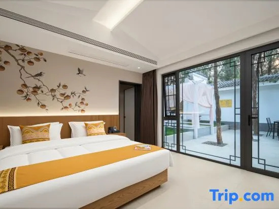 Standard Double room with courtyard view (full double bed)