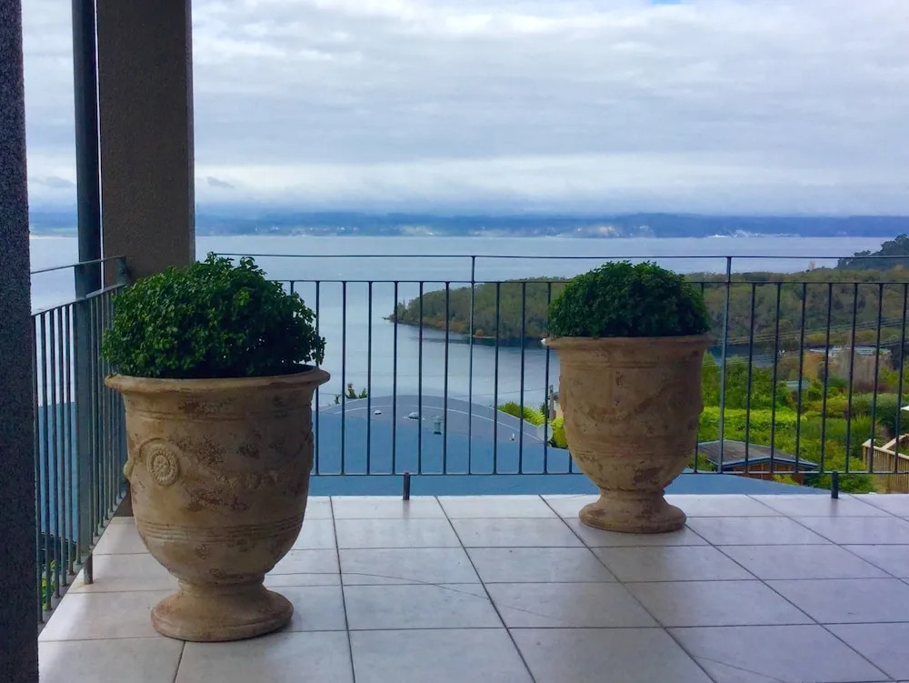 Luxury Double Suite with balcony and with lake view full double bed