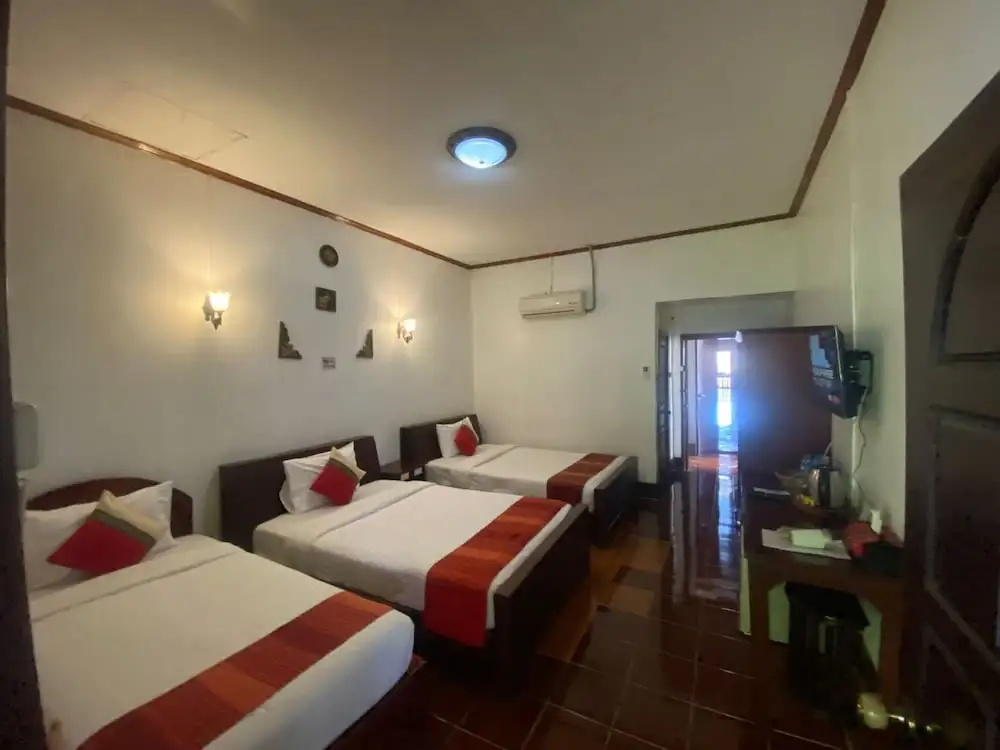 Standard Triple room with pool view