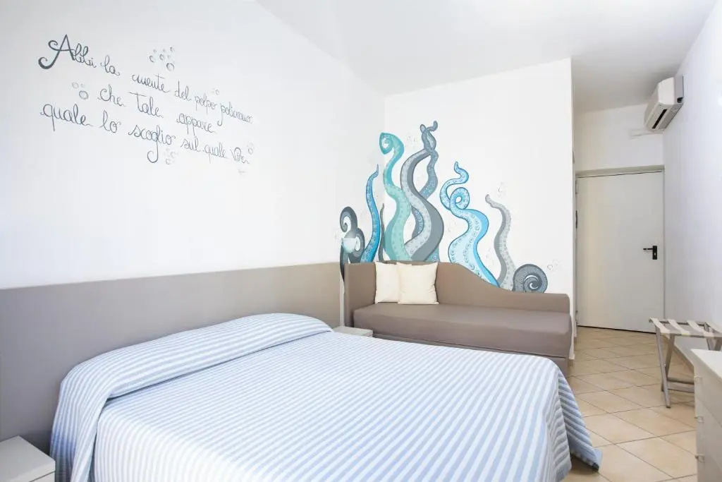 Standard Triple room