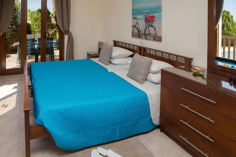 Coral Bay Sunlight Villa