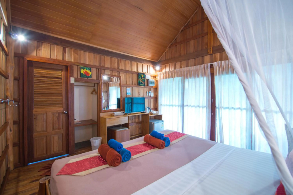 Thiw Son Beach Resort — 4