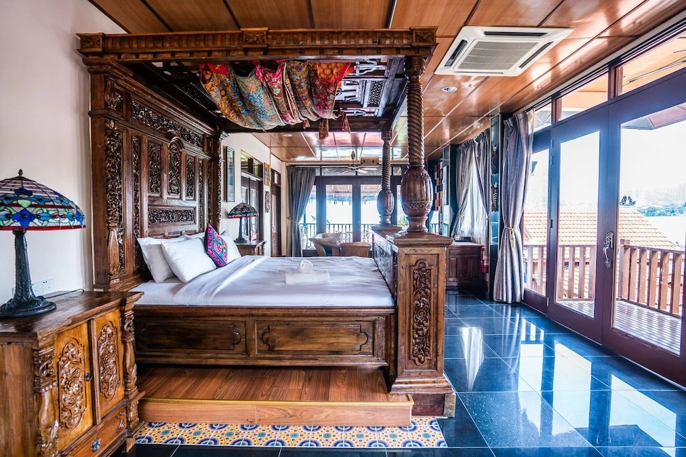 Lost Paradise Resort