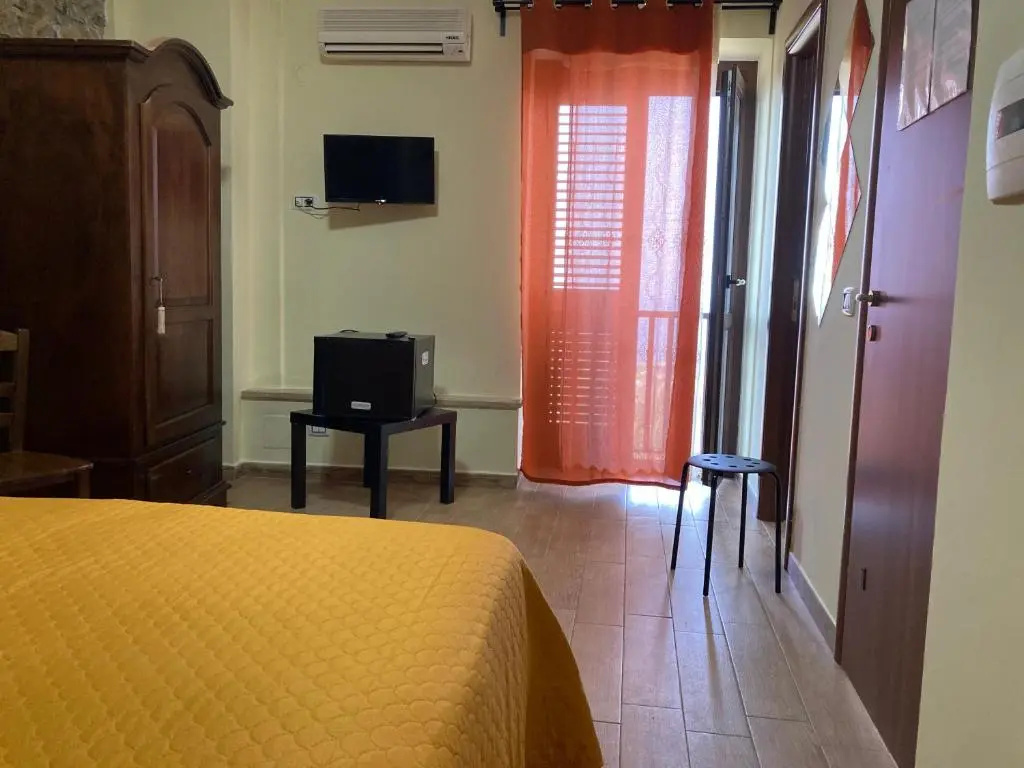 Standard Double room with sea view (full double bed)