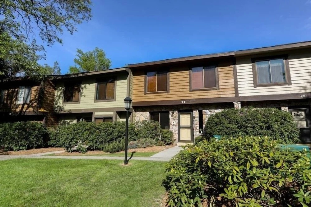 Seven Springs 3 BR Deluxe Condo, by Golf Course by RedAwning