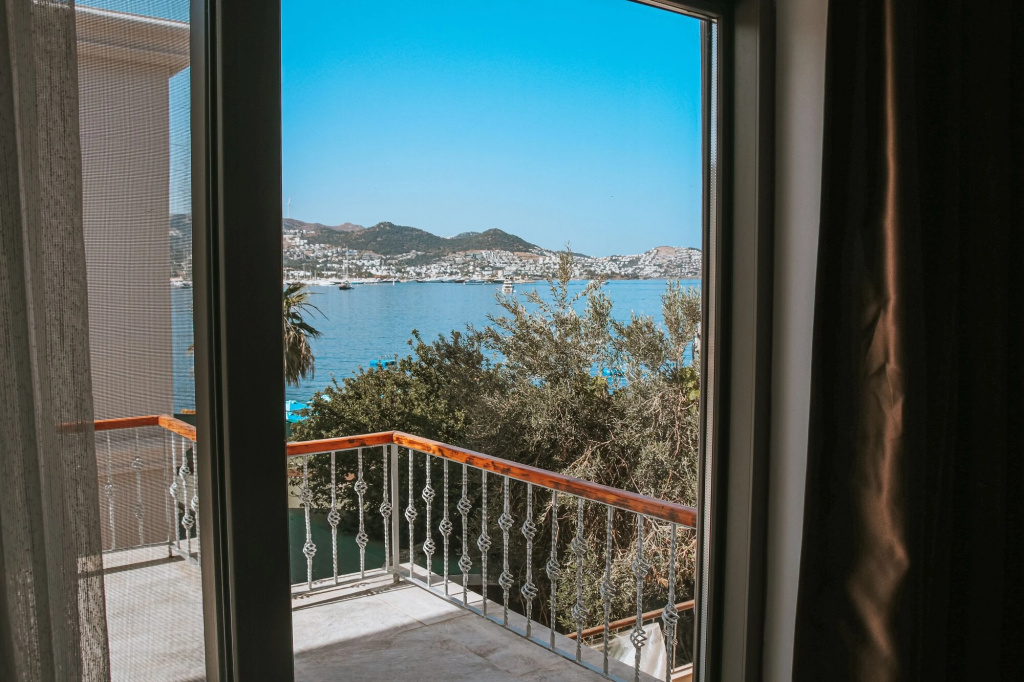 Balcony & Terrace