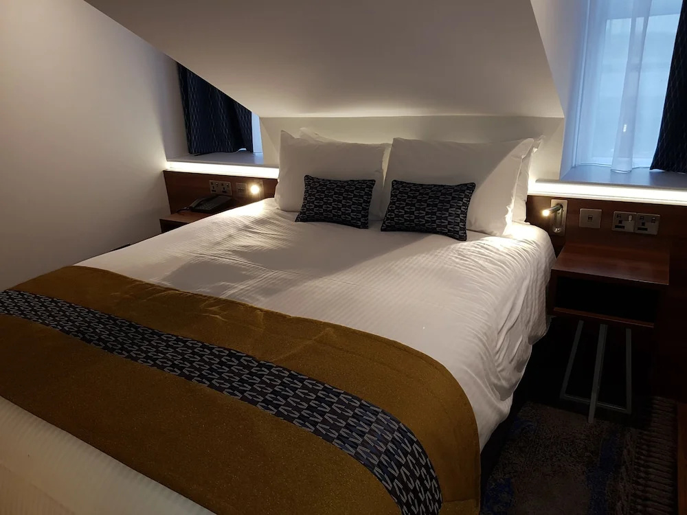 Executive Double room (full double bed)