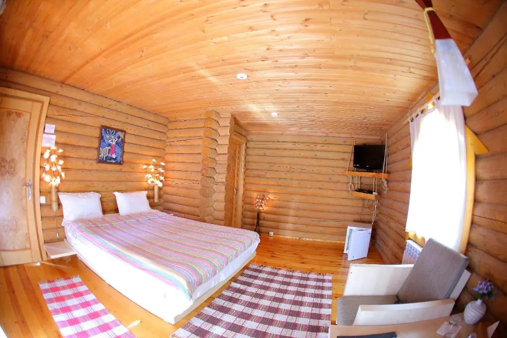 豪華雙人房，設有露台及景色，配有雙人床