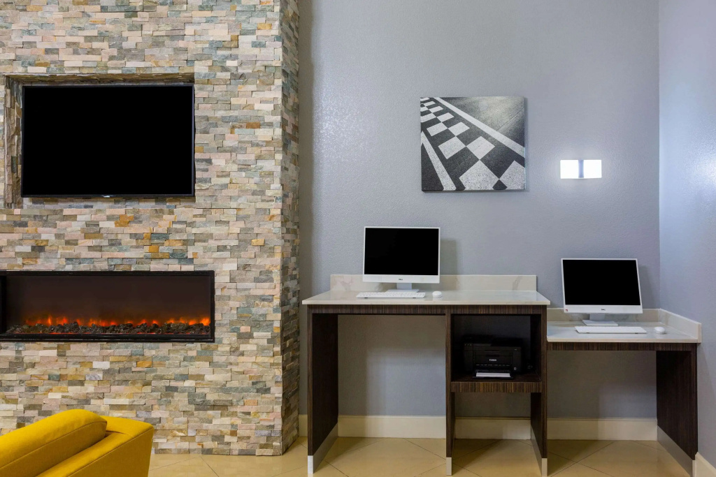 Lobby & Reception