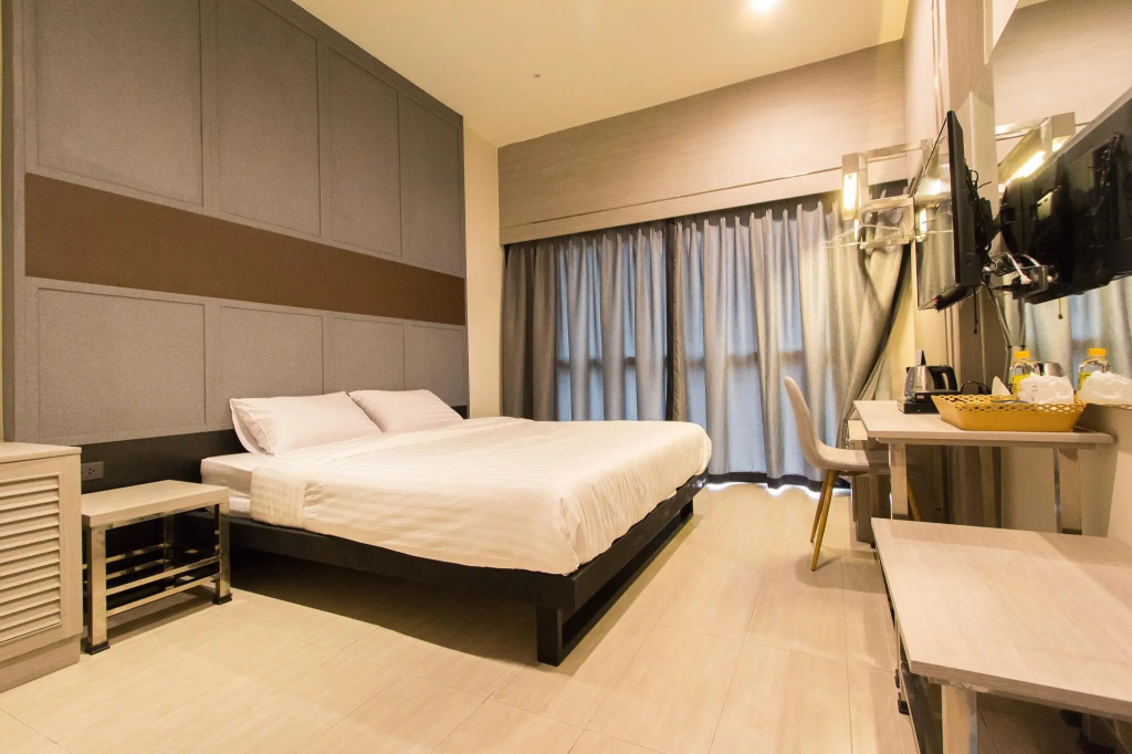 Отель Lazy Sunday Hostel в Бангкоке