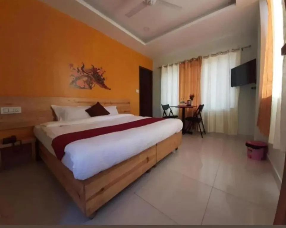 Deluxe Double room (full double bed)