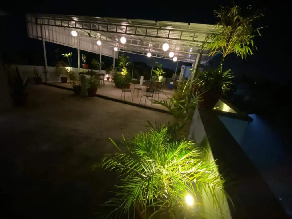 La Paradise Residency