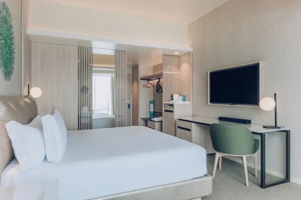 Premium Double room with city view (full double bed)