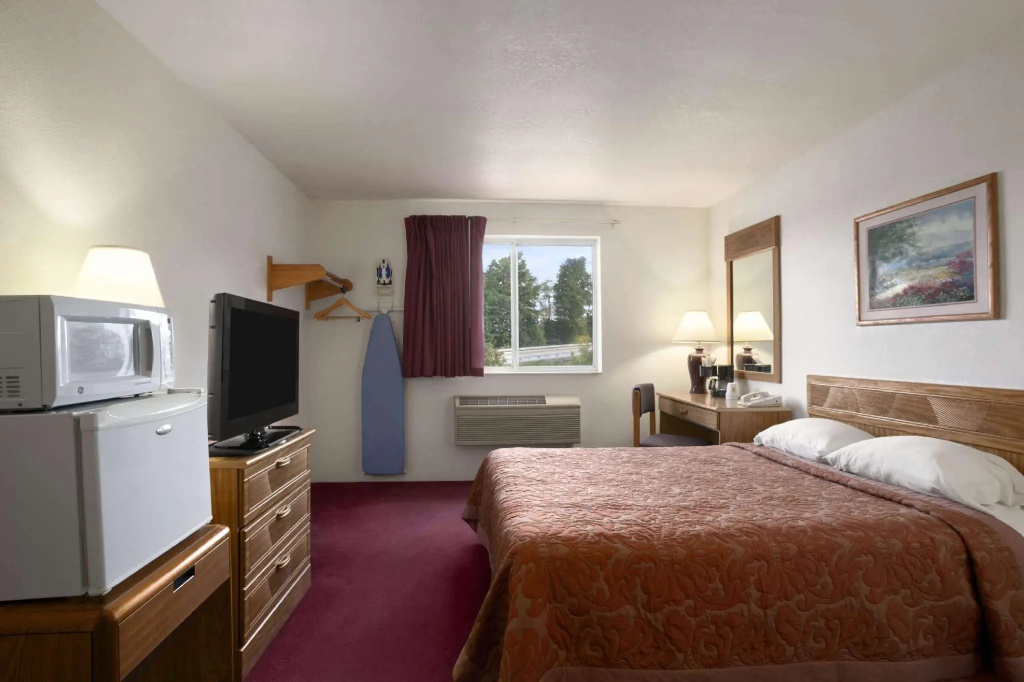 Standard Double room (full double bed)