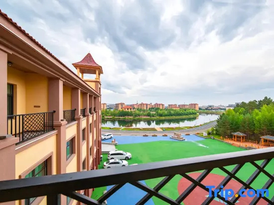 peninsula holiday inn in Mohe