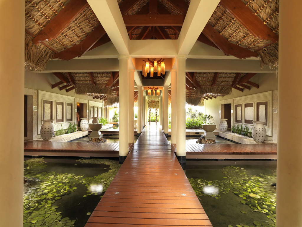 Lobby & Reception