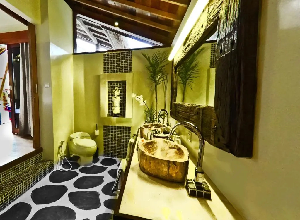 Deluxe Triple room with pool view