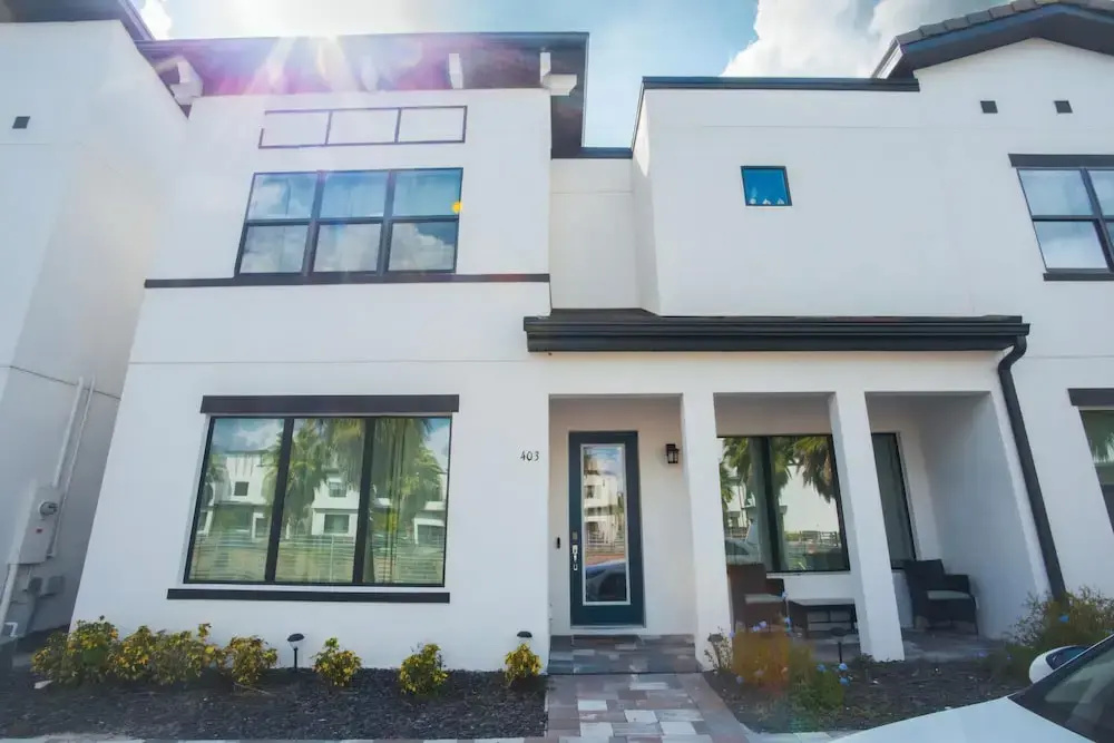 Townhome- 4Bd - Close To Parks Shops