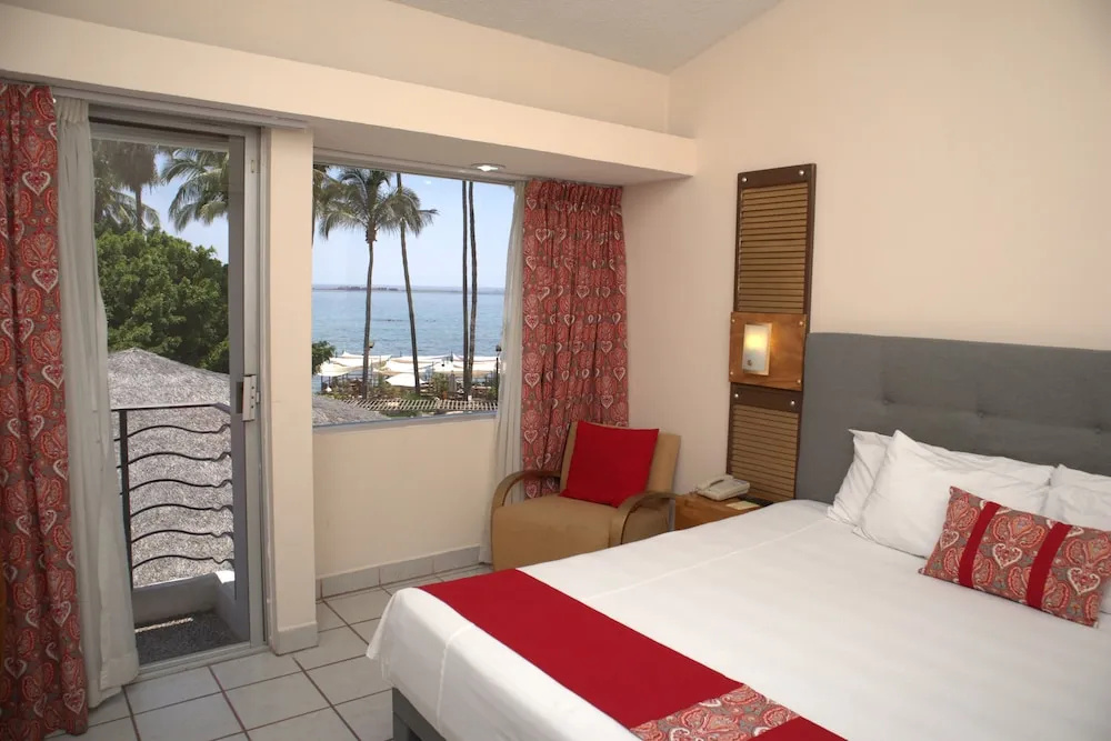 Studio with balcony and with partial ocean view