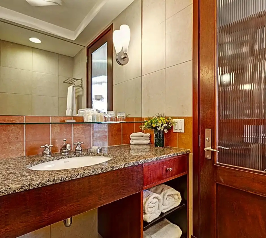 Standard Double room with balcony (full double bed)
