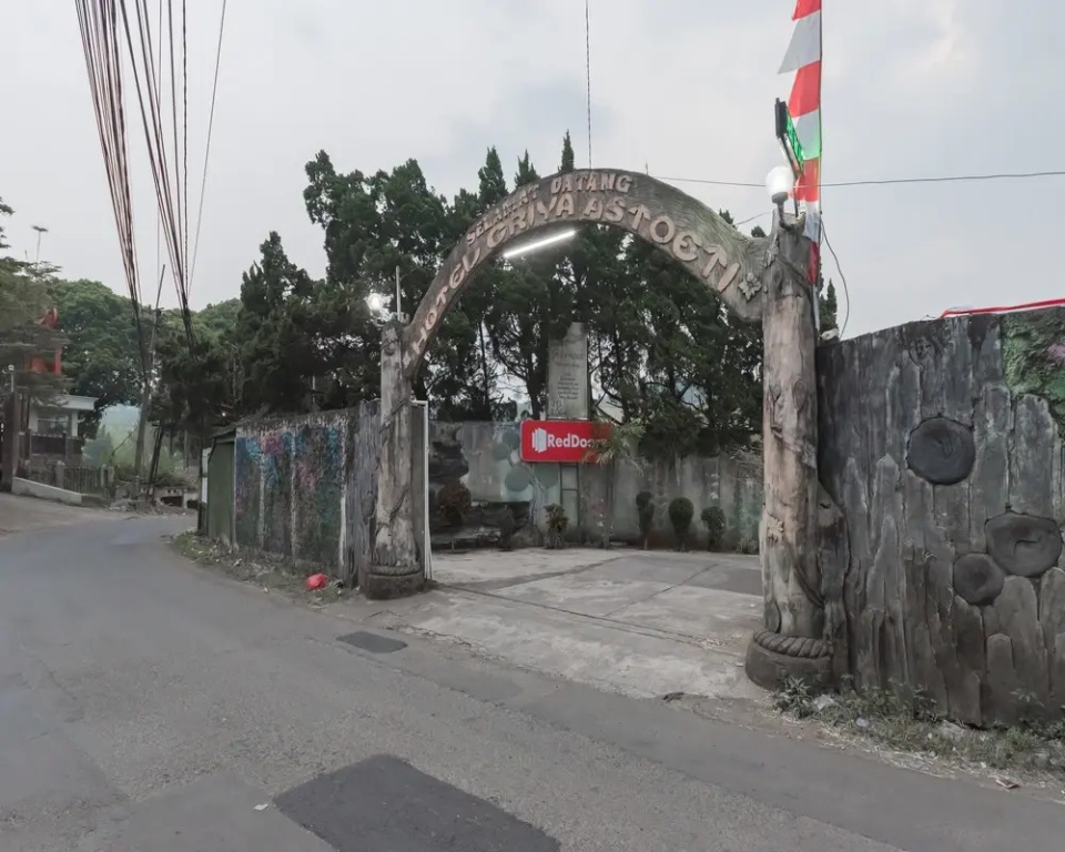 RedDoorz Plus @ Hotel Griya Astoeti