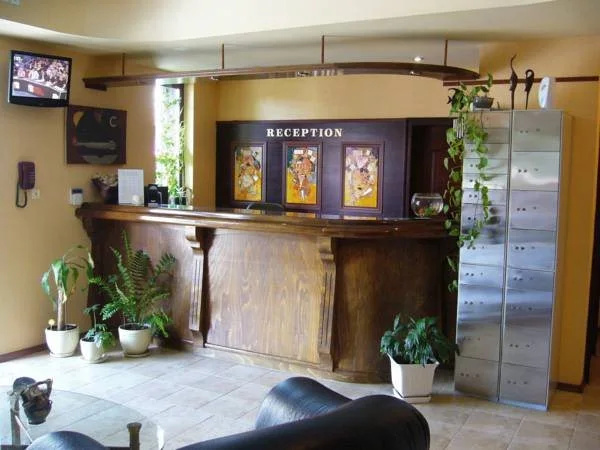 Lobby & Reception