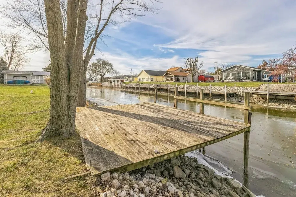Sunsets & Serenity: Port Clinton Waterfront Stay 3 Bedroom Home